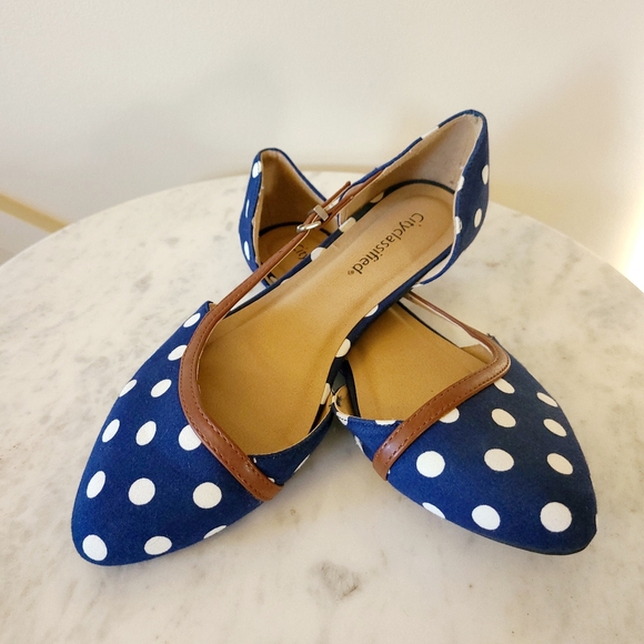 Polkadot slip ons - Picture 2 of 4